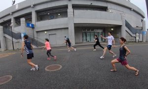 前向きな、うしろむき。